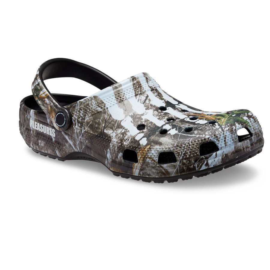 【11/1 発売】PLEASURES x CROCS CLASSIC CLOG “Halloween” (プレジャーズ クロックス クラシック クロッグ “ハロウィン”)