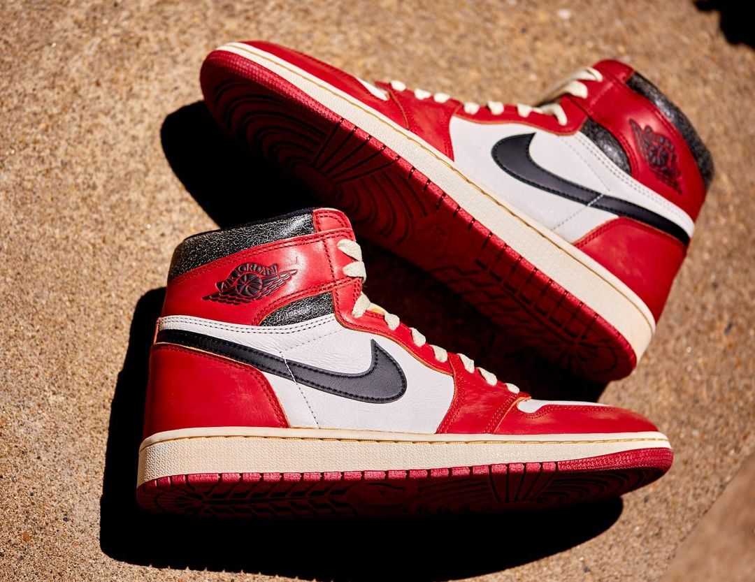 Nike AJ1 High OG "Lost & Found/Chicago"