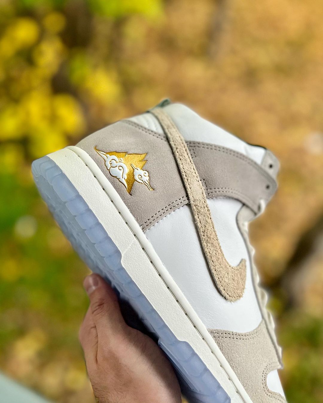 【国内 5/18 発売】ナイキ ダンク ハイ “ゴールドマウンテン/サンフランシスコ チャイナタウン” (NIKE DUNK HIGH “Gold Mountain/San Francisco Chinatown”) [FD0776-100]