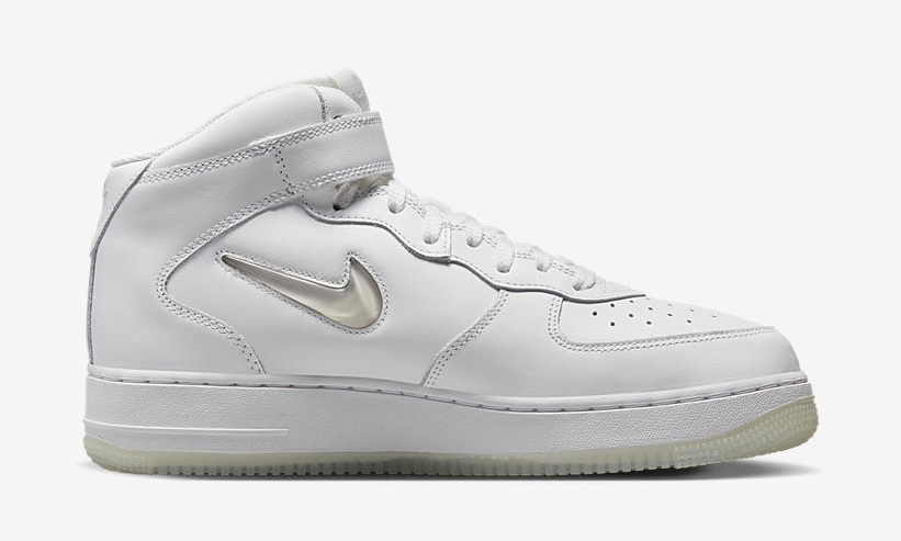 【国内 2/4 発売】ナイキ エア フォース 1 07 ミッド “サミットホワイト/ライトボーン” (NIKE AIR FORCE 1 07 MID “Summit White/Light Bone”) [DZ2672-101]