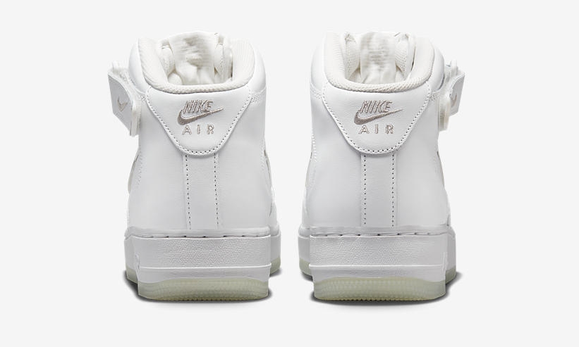 【国内 2/4 発売】ナイキ エア フォース 1 07 ミッド “サミットホワイト/ライトボーン” (NIKE AIR FORCE 1 07 MID “Summit White/Light Bone”) [DZ2672-101]