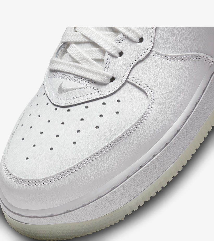 【国内 2/4 発売】ナイキ エア フォース 1 07 ミッド “サミットホワイト/ライトボーン” (NIKE AIR FORCE 1 07 MID “Summit White/Light Bone”) [DZ2672-101]