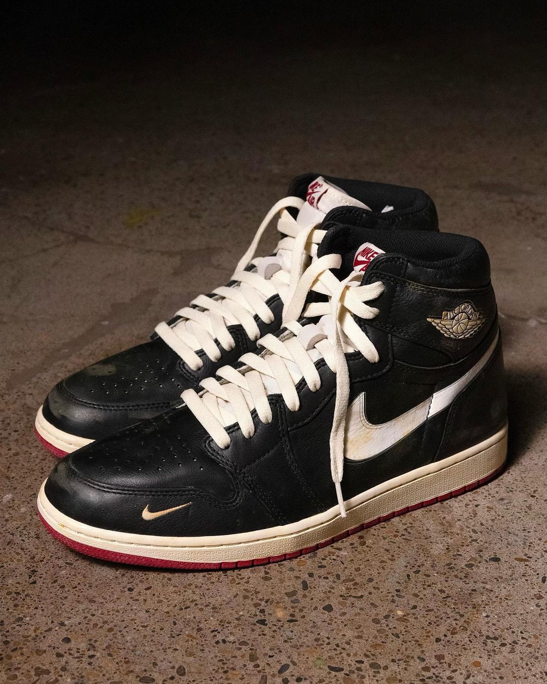 Nigel Sylvester x NIKE AIR JORDAN 1 HIGH OG “Black/White/Red” (ナイジェル・シルベスター ナイキ エア ジョーダン 1 ハイ OG “ブラック/ホワイト/レッド”)