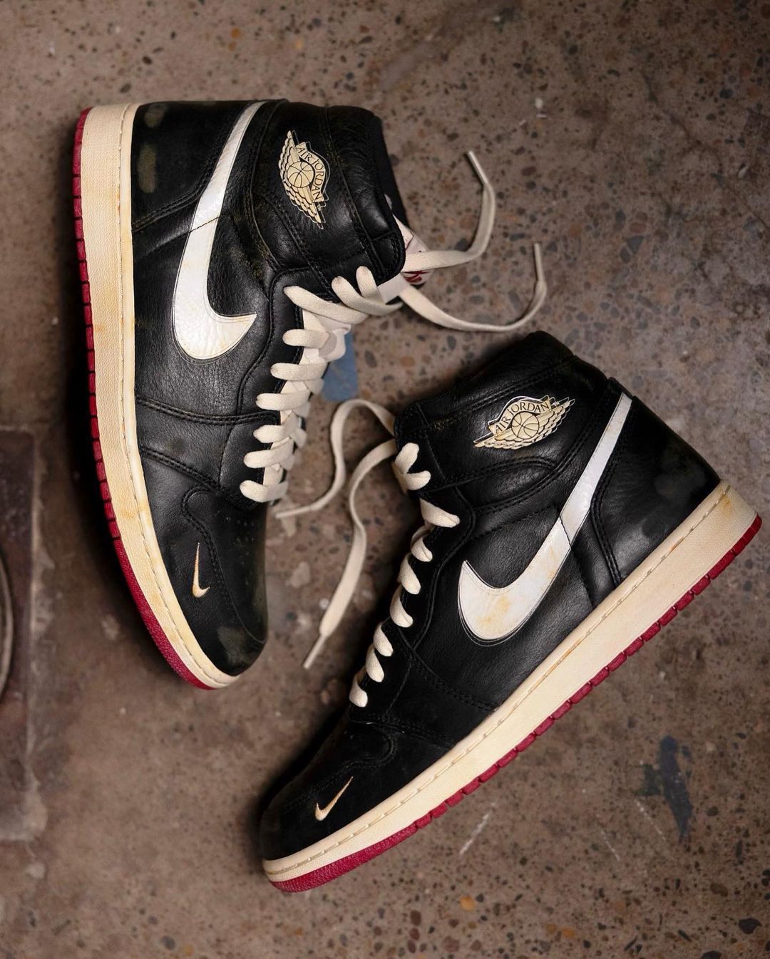 Nigel Sylvester x NIKE AIR JORDAN 1 HIGH OG “Black/White/Red” (ナイジェル・シルベスター ナイキ エア ジョーダン 1 ハイ OG “ブラック/ホワイト/レッド”)