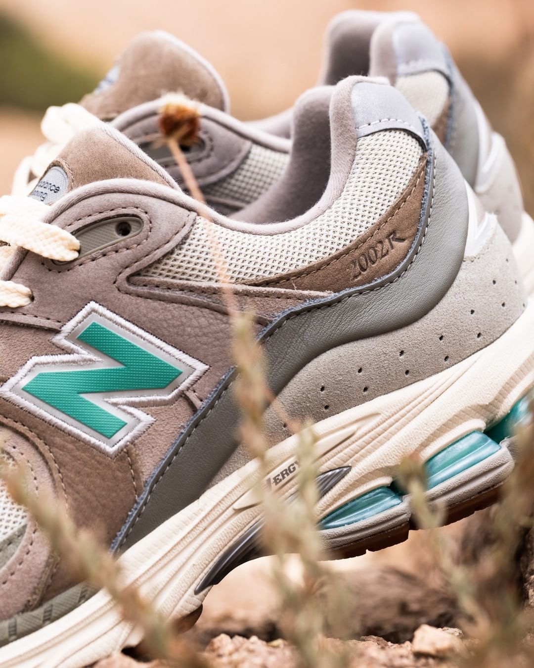 【国内 10/29 発売】atmos × New Balance M2002 RAM “OASIS” (アトモス ニューバランス)