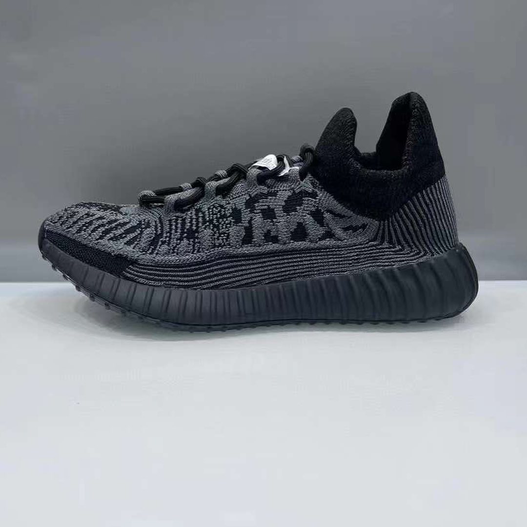 【国内 8/4 発売予定】アディダス オリジナルス イージー ブースト 350 V2 CMPCT “スレートオニキス” (adidas Originals YEEZY BOOST 350 V2 CMPCT “Slate Onyx”) [IG9606]