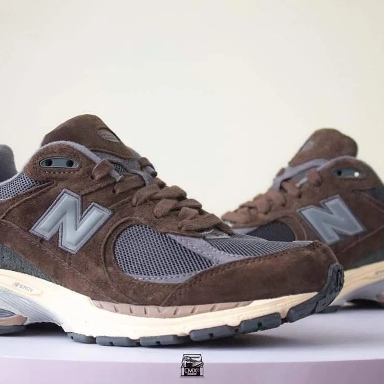 海外発売予定！New Balance M2002 RLY “Brown” (ニューバランス)