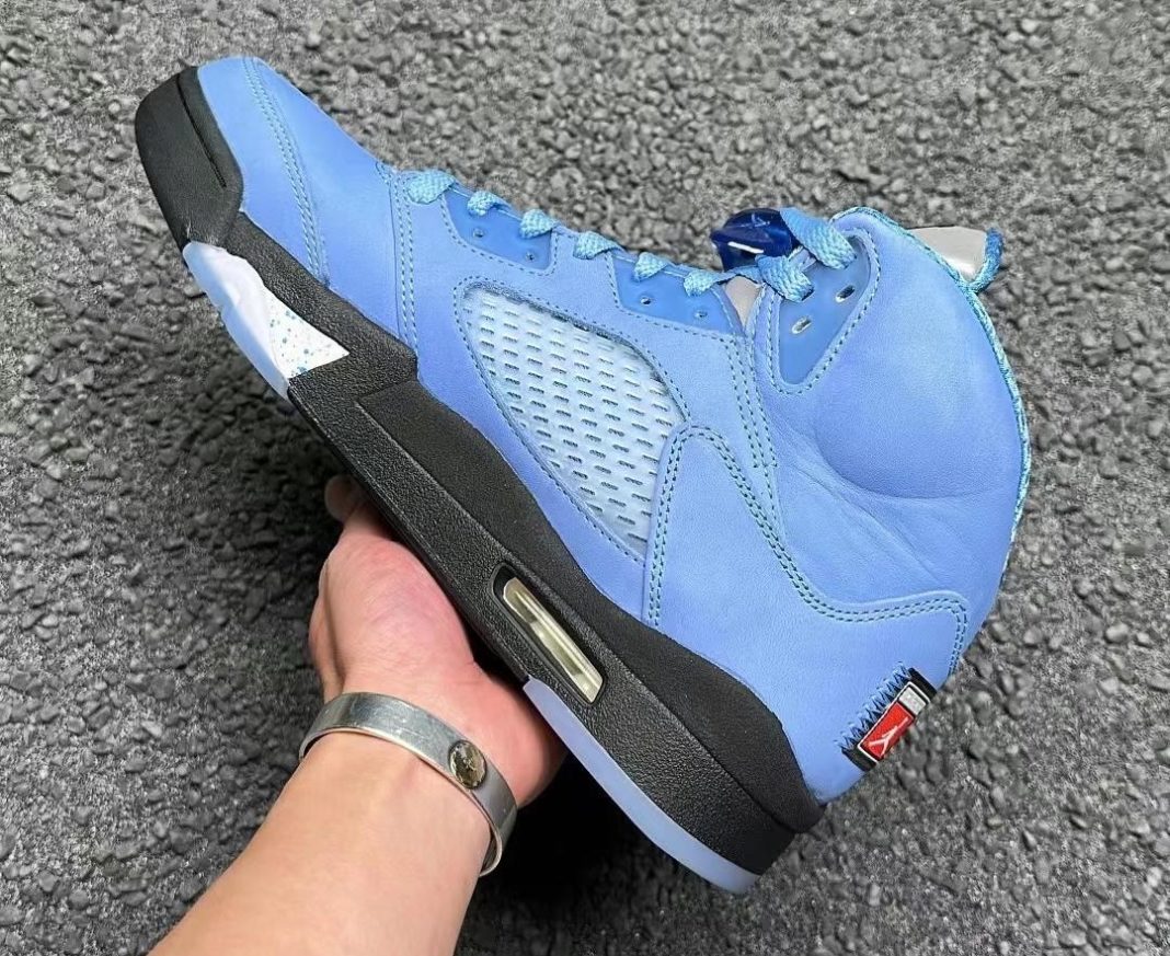 【国内 3/4 発売】ナイキ エア ジョーダン 5 レトロ “UNC/ユニバーシティブルー” (NIKE AIR JORDAN 5 RETRO “UNC/University Blue”) [DV1310-401]