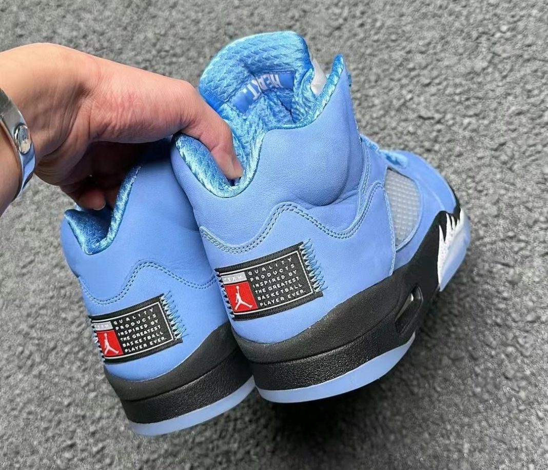 【国内 3/4 発売】ナイキ エア ジョーダン 5 レトロ “UNC/ユニバーシティブルー” (NIKE AIR JORDAN 5 RETRO “UNC/University Blue”) [DV1310-401]