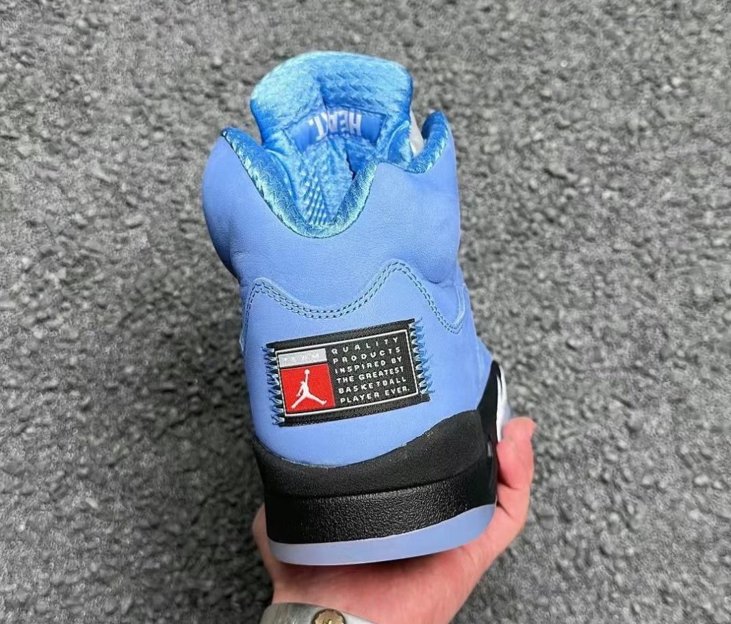 【国内 3/4 発売】ナイキ エア ジョーダン 5 レトロ “UNC/ユニバーシティブルー” (NIKE AIR JORDAN 5 RETRO “UNC/University Blue”) [DV1310-401]