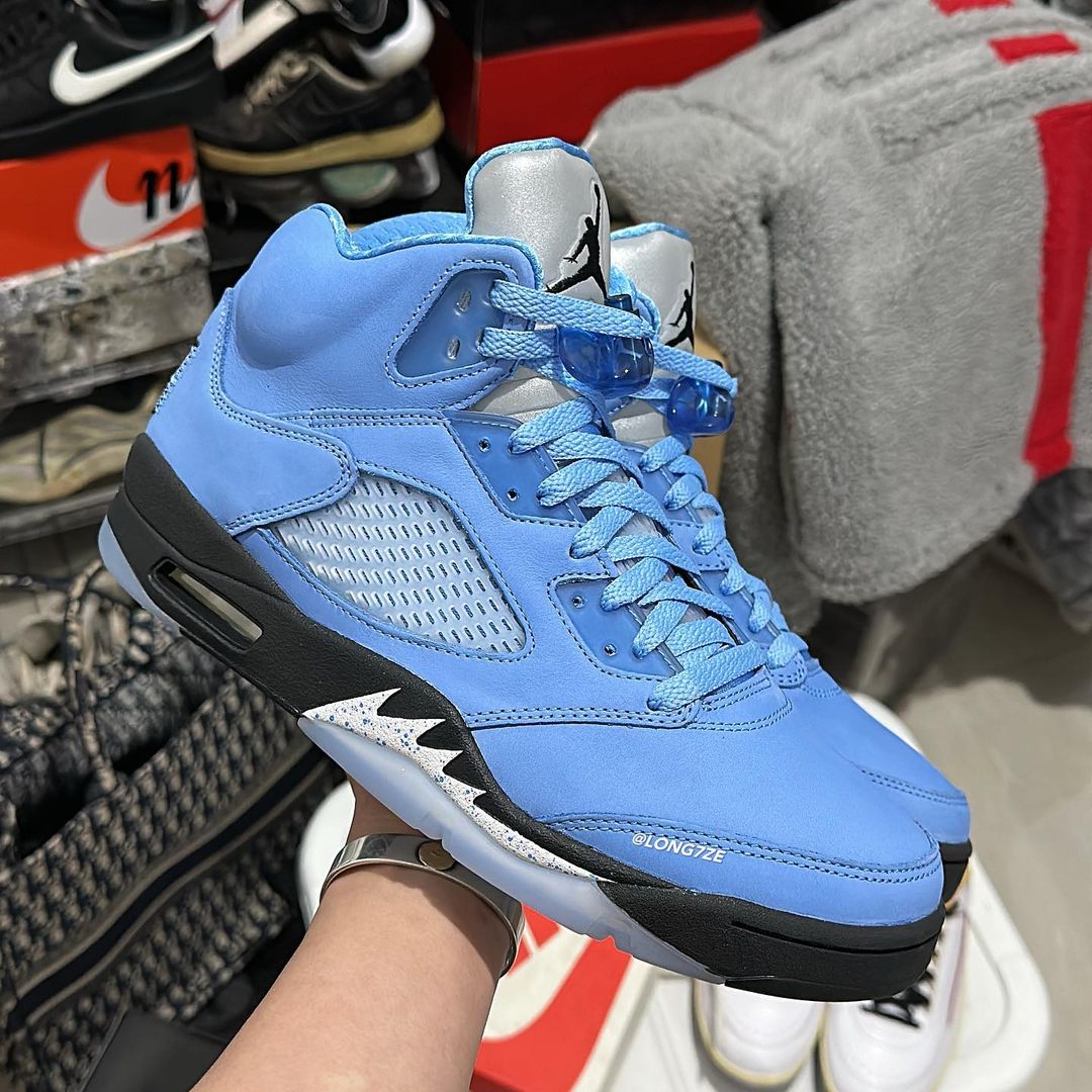 【国内 3/4 発売】ナイキ エア ジョーダン 5 レトロ “UNC/ユニバーシティブルー” (NIKE AIR JORDAN 5 RETRO “UNC/University Blue”) [DV1310-401]