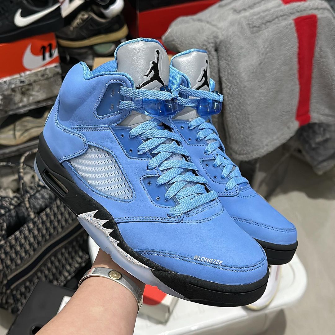 【国内 3/4 発売】ナイキ エア ジョーダン 5 レトロ “UNC/ユニバーシティブルー” (NIKE AIR JORDAN 5 RETRO “UNC/University Blue”) [DV1310-401]