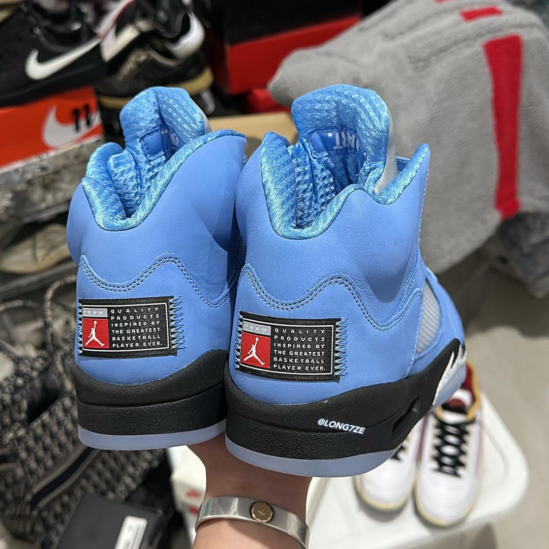 【国内 3/4 発売】ナイキ エア ジョーダン 5 レトロ “UNC/ユニバーシティブルー” (NIKE AIR JORDAN 5 RETRO “UNC/University Blue”) [DV1310-401]