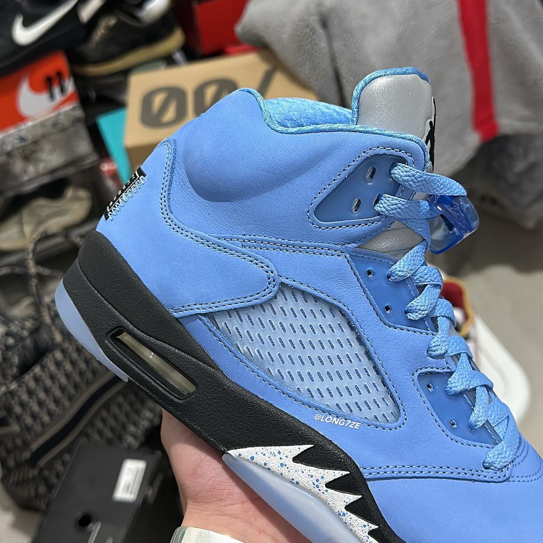 【国内 3/4 発売】ナイキ エア ジョーダン 5 レトロ “UNC/ユニバーシティブルー” (NIKE AIR JORDAN 5 RETRO “UNC/University Blue”) [DV1310-401]