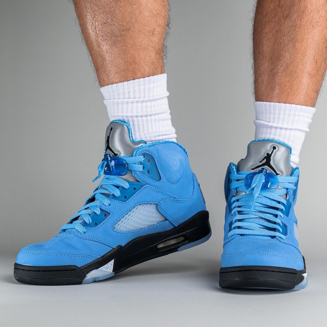 【国内 3/4 発売】ナイキ エア ジョーダン 5 レトロ “UNC/ユニバーシティブルー” (NIKE AIR JORDAN 5 RETRO “UNC/University Blue”) [DV1310-401]