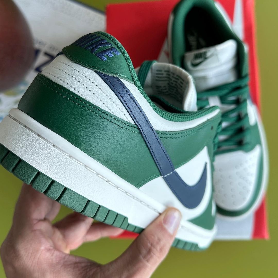 【国内 4/20 発売】ナイキ ウィメンズ ダンク ロー レトロ “ゴージグリーン/ミッドナイトネイビー” (NIKE WMNS DUNK LOW RETRO “Gorge Green/Midnight Navy”) [DD1503-300]