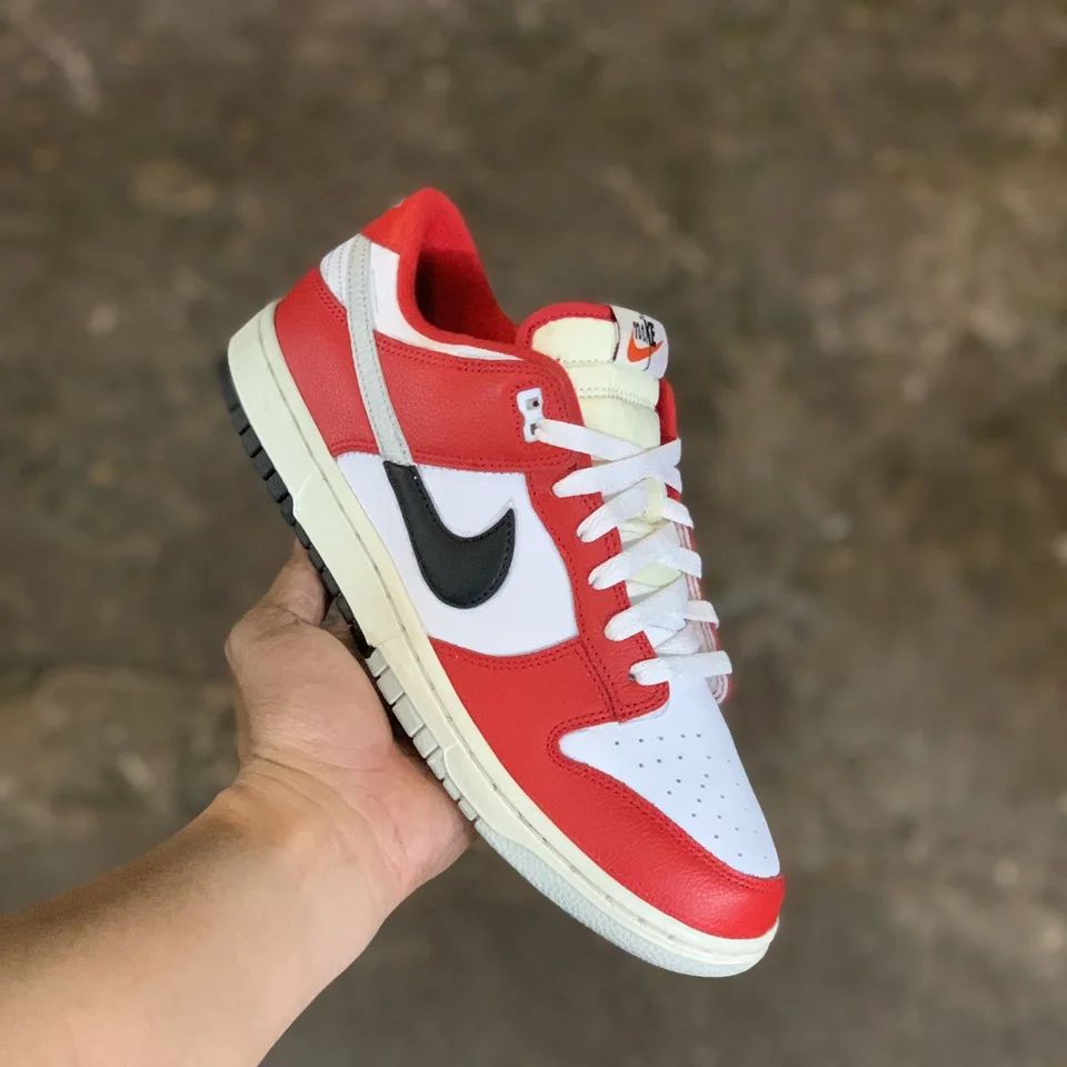 【国内 7/2 発売】ナイキ ダンク ロー レトロ プレミアム “シカゴ スプリット” (NIKE DUNK LOW RETRO PREMIUM “Chicago Split”) [DZ2536-600]