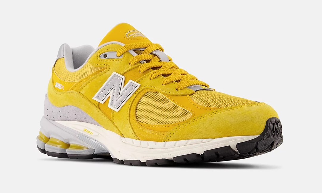 海外発売！New Balance M2002 RHT “Egg Yolk” (ニューバランス