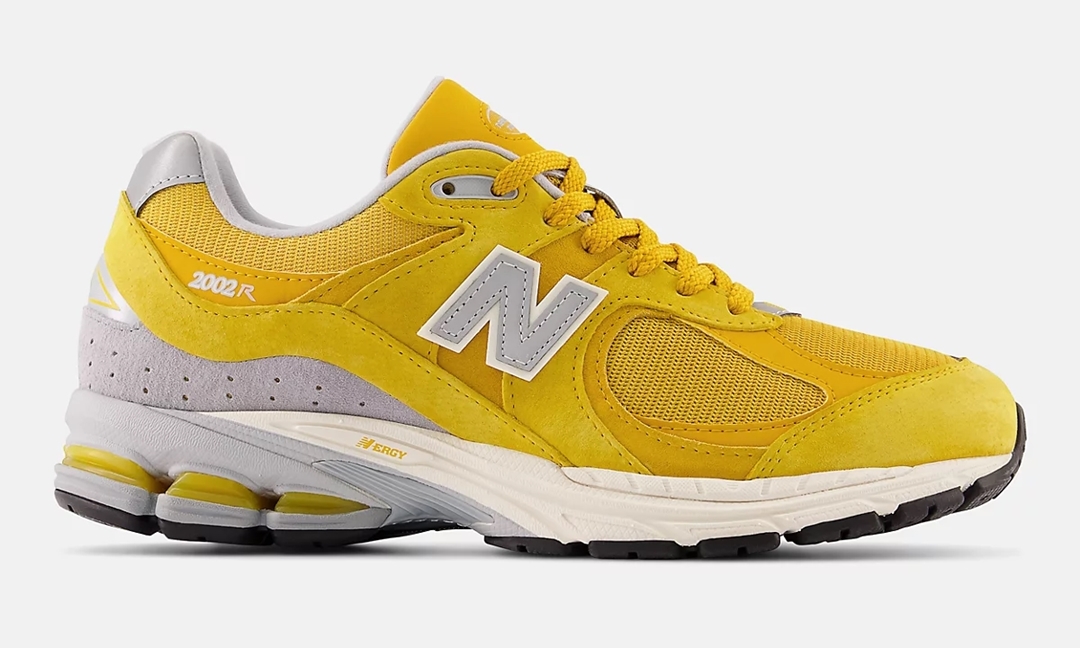 海外発売！New Balance M2002 RHT “Egg Yolk” (ニューバランス)