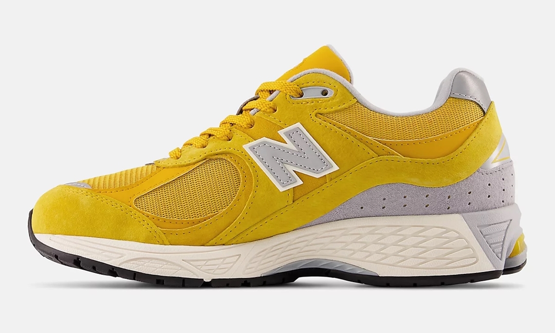 海外発売！New Balance M2002 RHT “Egg Yolk” (ニューバランス)