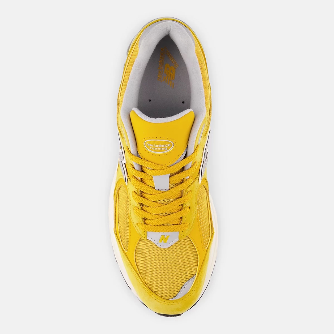 海外発売！New Balance M2002 RHT “Egg Yolk” (ニューバランス)