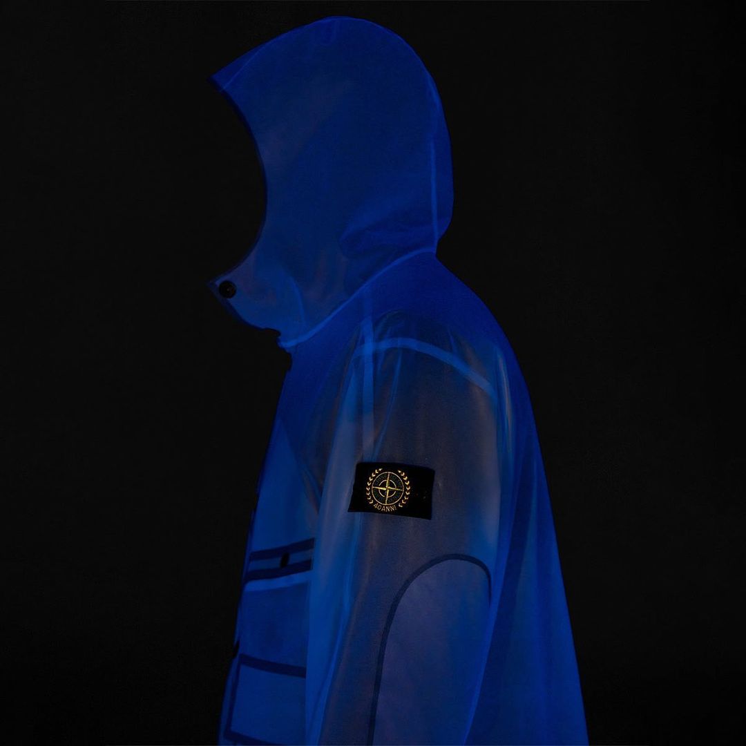 Stone Island 40周年記念第3弾！2つの成分からなる発光性フィルムを使用したフード付きジャケット「LUMINESCENT POLY COVER COMPOSITE」が発売 (ストーンアイランド)