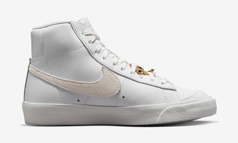 2022年 発売予定！ナイキ ウィメンズ ブレーザー ミッド  77 “ブリング/ホワイト” (NIKE WMNS BLAZER MID 77 “Bling/White”) [FB8475-100]