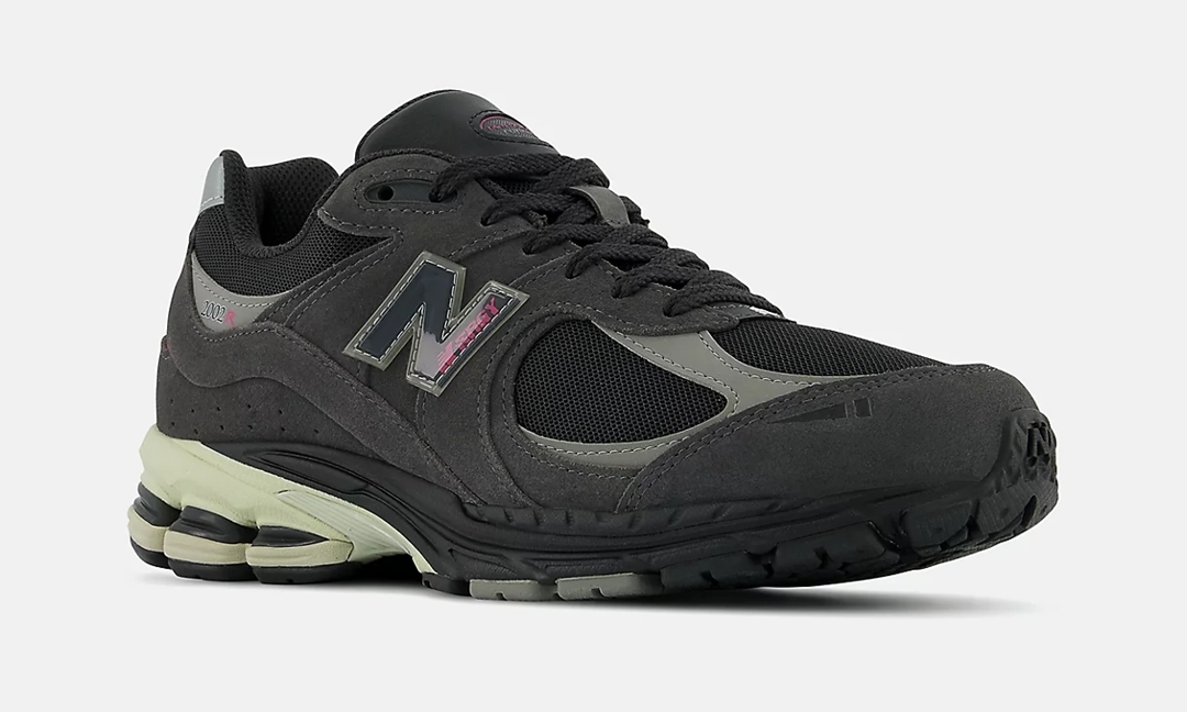 海外発売！New Balance M2002 RGV “Magnet” (ニューバランス)