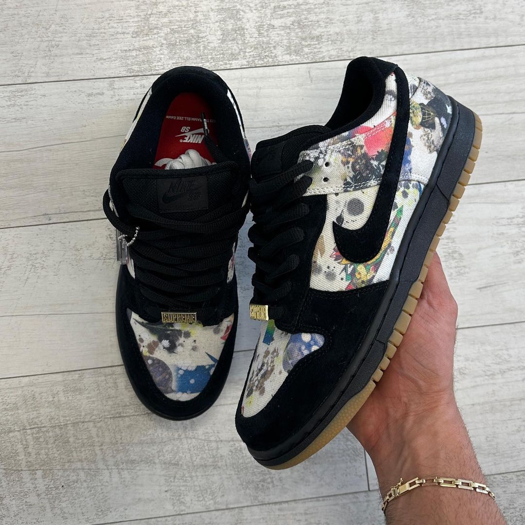 【国内 9/2 発売予定】シュプリーム × ナイキ SB ダンク ロー/ハイ “ラメルジー” (SUPREME NIKE SB DUNK LOW/HIGH 2023 “Rammellzee”) [FD8778-001/FD8779-100]