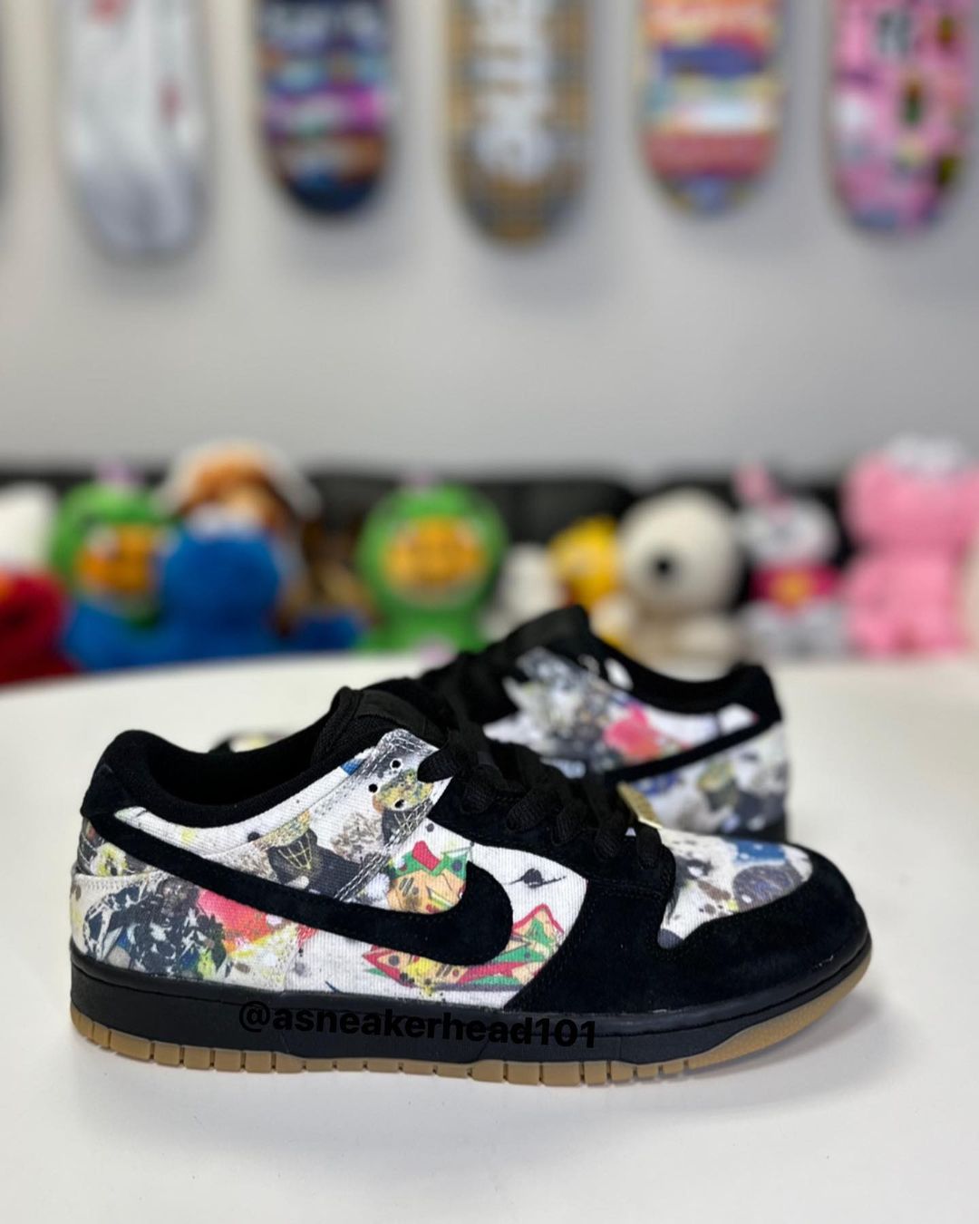 【国内 9/2 発売予定】シュプリーム × ナイキ SB ダンク ロー/ハイ “ラメルジー” (SUPREME NIKE SB DUNK LOW/HIGH 2023 “Rammellzee”) [FD8778-001/FD8779-100]