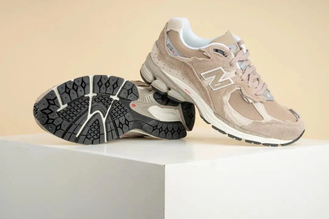 2022年 発売予定！New Balance M2002 “Khaki/Grey” (ニューバランス “カーキ/グレー”)