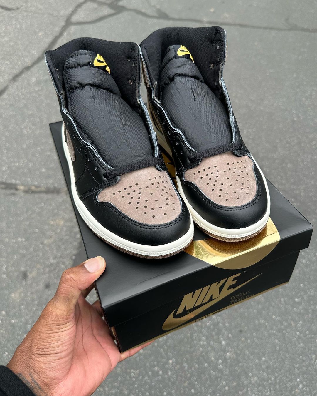 【国内 8/27 発売予定】ナイキ エア ジョーダン 1 ハイ OG “ブラック/パロミノ” (NIKE AIR JORDAN 1 HIGH OG “Black/Palomino”) [DZ5485-020]