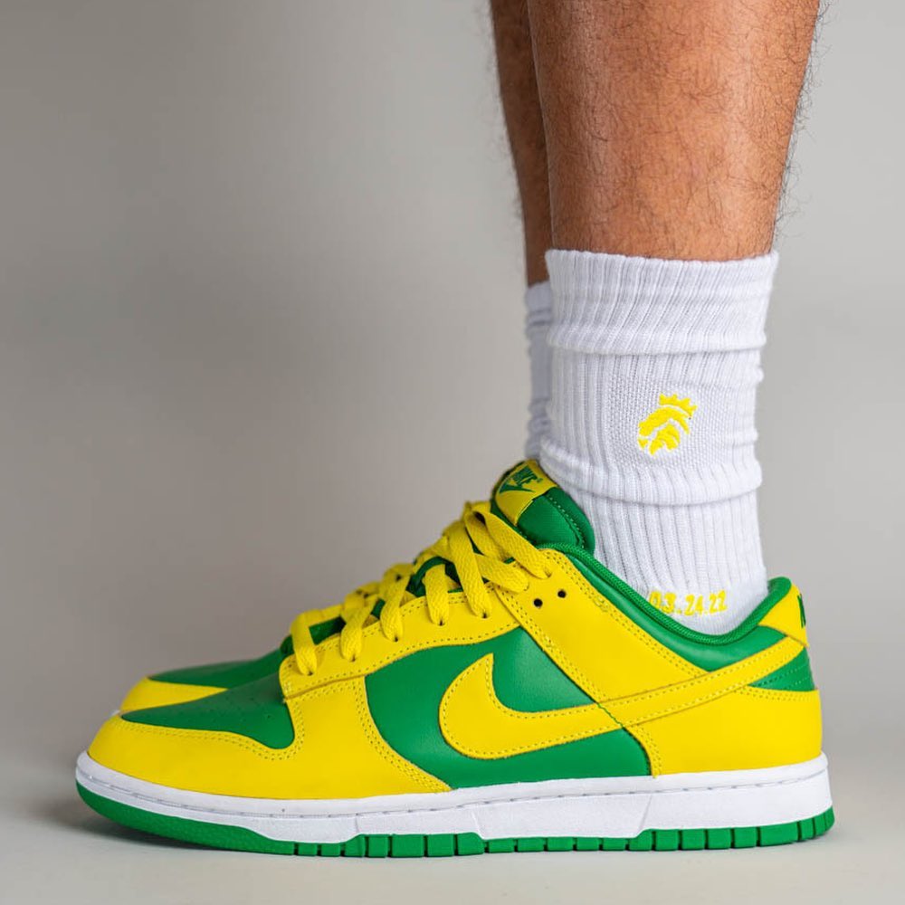 【国内 2/7 発売】ナイキ ダンク ロー レトロ “リバースブラジル (NIKE DUNK LOW RETRO “Reverse Brazil/Apple Green and Yellow Strike”) [DV0833-300]