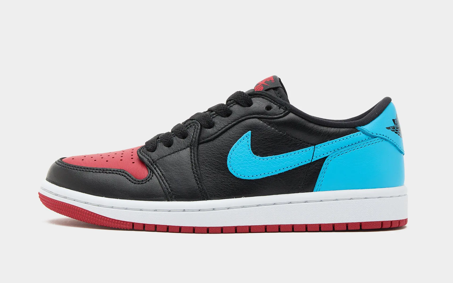 【国内 7/26 発売予定】ナイキ ウィメンズ エア ジョーダン 1 ロー “ユーエヌシー トゥ シカゴ” (NIKE WMNS AIR JORDAN 1 LOW “UNC to Chicago”) [CZ0775-046]