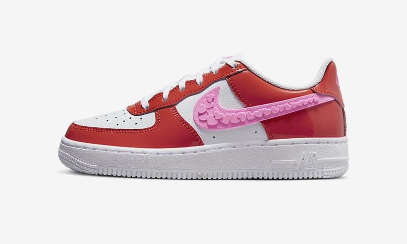 【国内 2/1 発売】ナイキ GS エア フォース 1 07 ロー “バレンタイン” (NIKE GS AIR FORCE 1 07 LOW “2023 Valentine”) [FD1031-600]