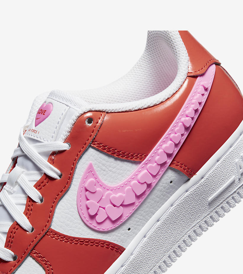 【国内 2/1 発売】ナイキ GS エア フォース 1 07 ロー “バレンタイン” (NIKE GS AIR FORCE 1 07 LOW “2023 Valentine”) [FD1031-600]