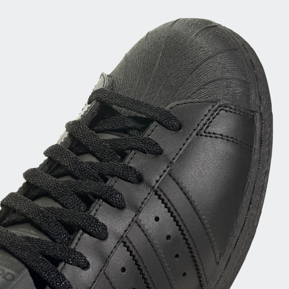 【国内 12/23 発売】アディダス オリジナルス スーパースター 82 “コアブラック/グレーシックス” (adidas Originals SUPERSTAR 82 “Core Black/Grey Six”) [IG4691]