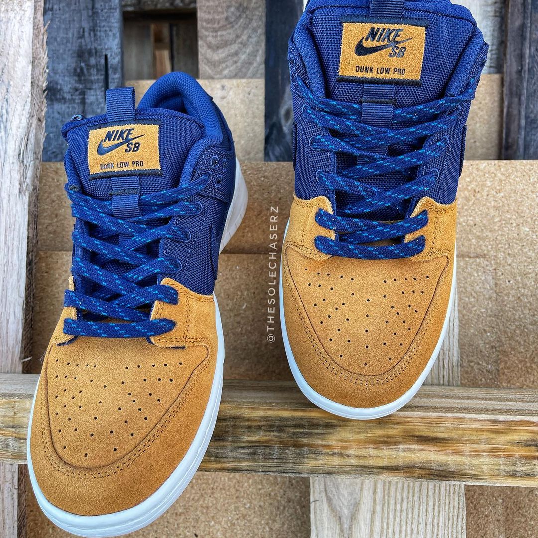 【国内 4/21 発売】ナイキ SB ダンク ロー プロ “ミッドナイトネイビー/デザートオークル” (NIKE SB DUNK LOW PRO “Midnight Navy/Desert Ochre”) [DX6775-400]