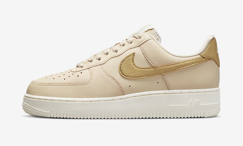 2022年 発売予定！ナイキ ウィメンズ エア フォース 1 07 ロー “ゴールドスウッシュ/ベージュ” (NIKE WMNS AIR FORCE 1 07 LOW “Gold Swoosh/Beige”) [DQ7569-102]