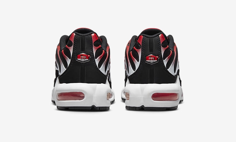 【国内発売】ナイキ エア マックス プラス “ブラック/ユニバーシティレッド” (NIKE AIR MAX PLUS “Black/University Red”) [DM0032-004]