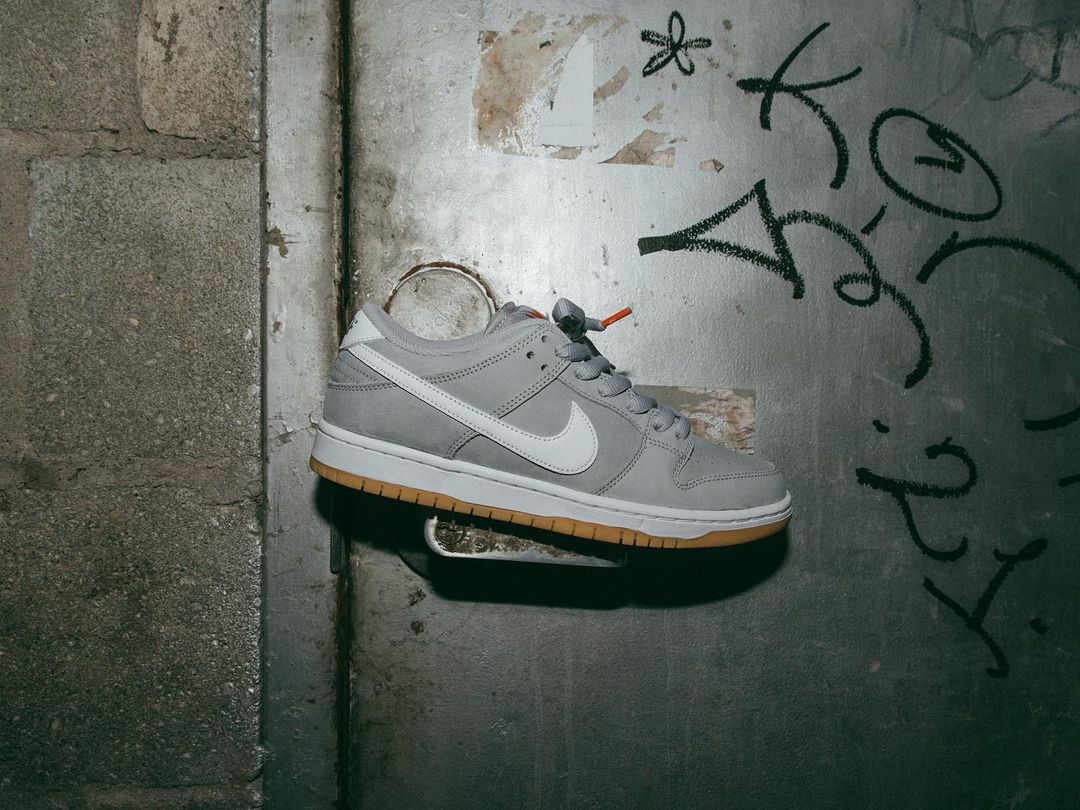 【国内 5/12 リストック】NIKE SB “Orange Label” DUNK LOW PRO ISO “Grey/Gum” (ナイキ エスビー “オレンジレーベル” ダンク ロー プロ “グレー/ガム”) [DV5464-001]