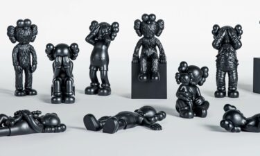 KAWS “bronze editions”が海外 12/19 (12/19 19:00) (カウズ “ブロンズ エディション”)