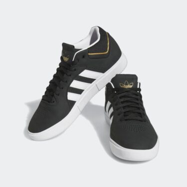 【国内 12/23 発売】adidas Skateboarding TYSHAWN “Black/White/Gold” (タイショーン・ジョーンズ アディダス スケートボーディング “コアブラック/フットウェアホワイト/ゴールドメタリック”) [HQ2011]