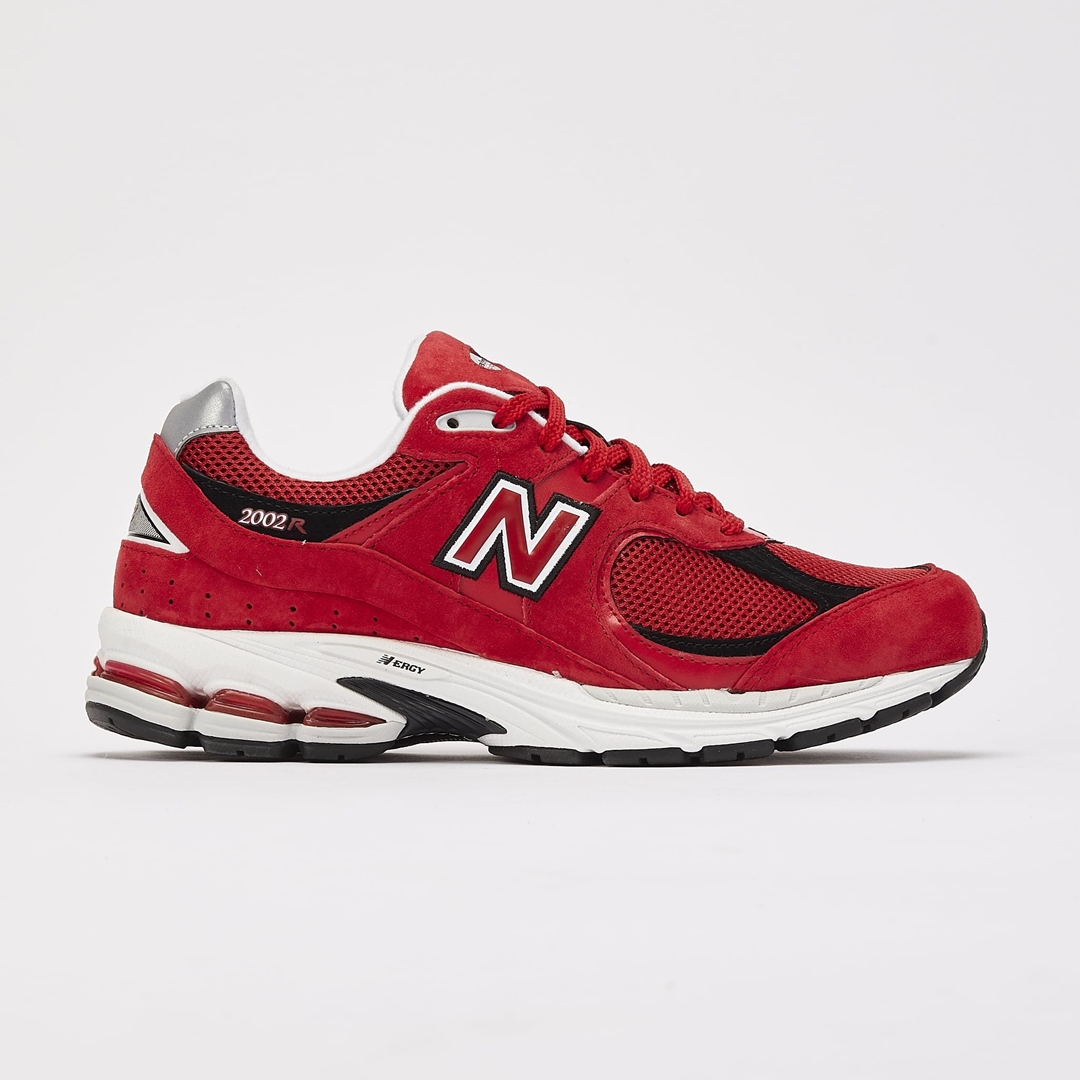 海外発売！New Balance M2002 RDR “Red” (ニューバランス)