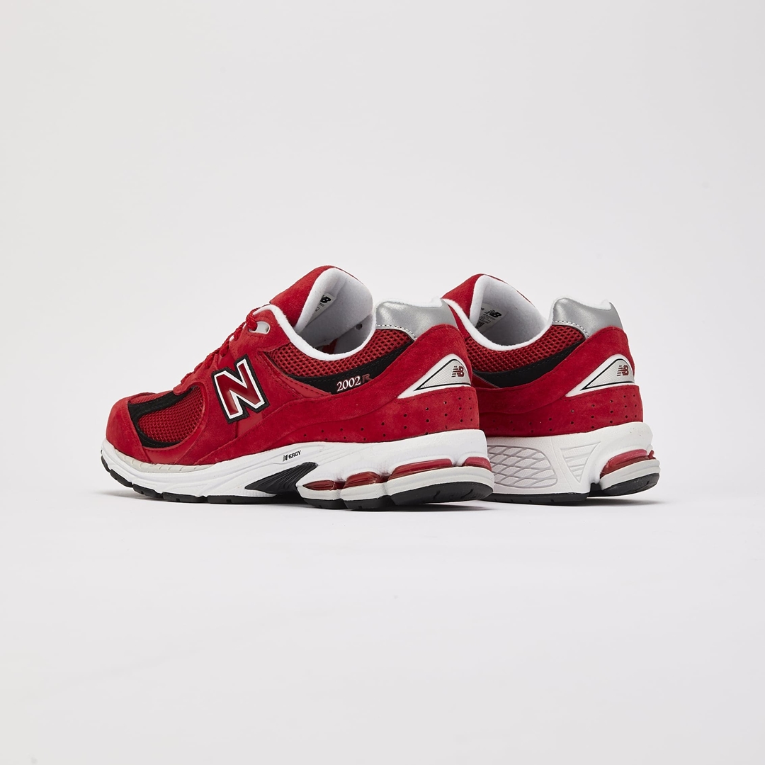 海外発売！New Balance M2002 RDR “Red” (ニューバランス)