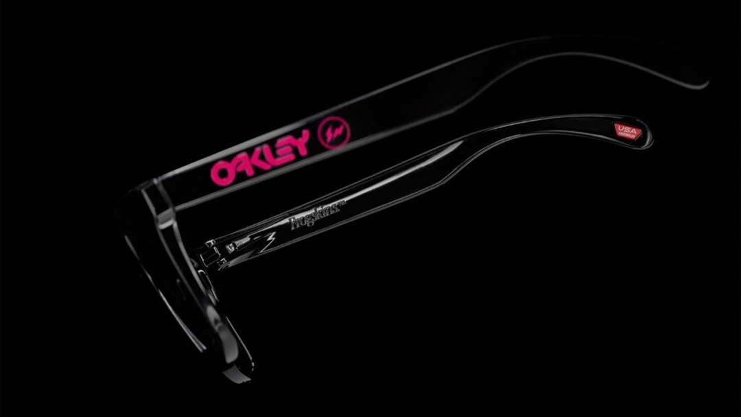 FRAGMENT × OAKLEY 新作コラボ 「Frogskins/アパレル」が1/19、「3色 Frogskins」が1/31 発売 (フラグメント オークリー “フロッグスキン” 藤原ヒロシ)