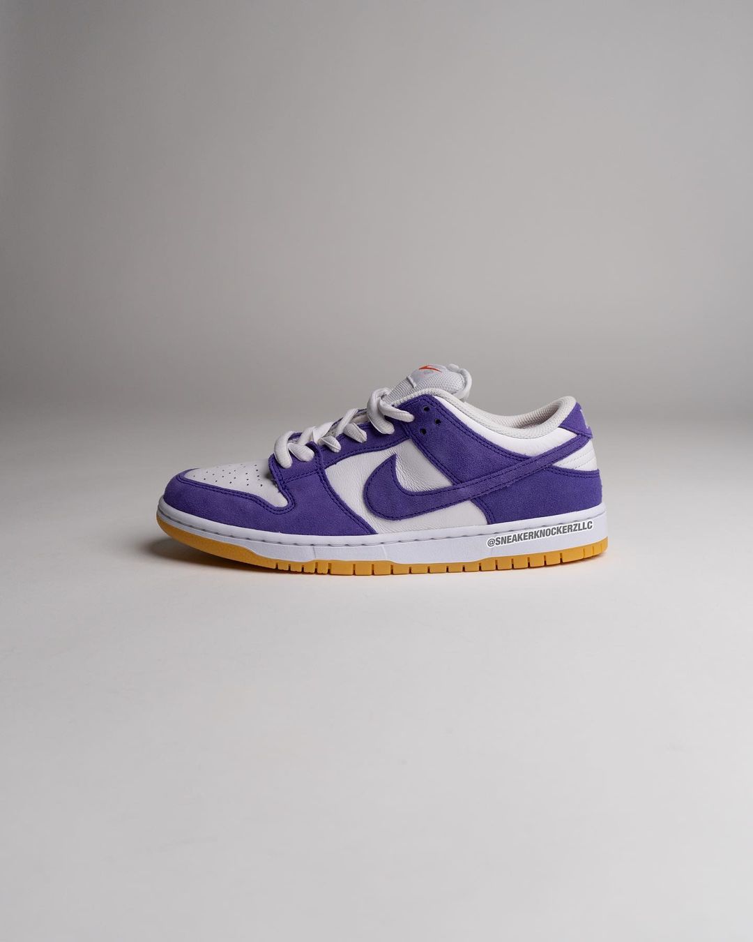 【10/25 リストック】NIKE SB “Orange Label” DUNK LOW ISO “Court Purple/Gum” (ナイキ エスビー “オレンジレーベル” ダンク ロー “コートパープル/ガム”) [DV5464-500]