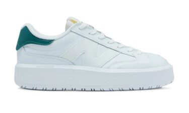 トレンドのグリーンをアクセントに取り入れた New Balance CT302 LF (ニューバランス)