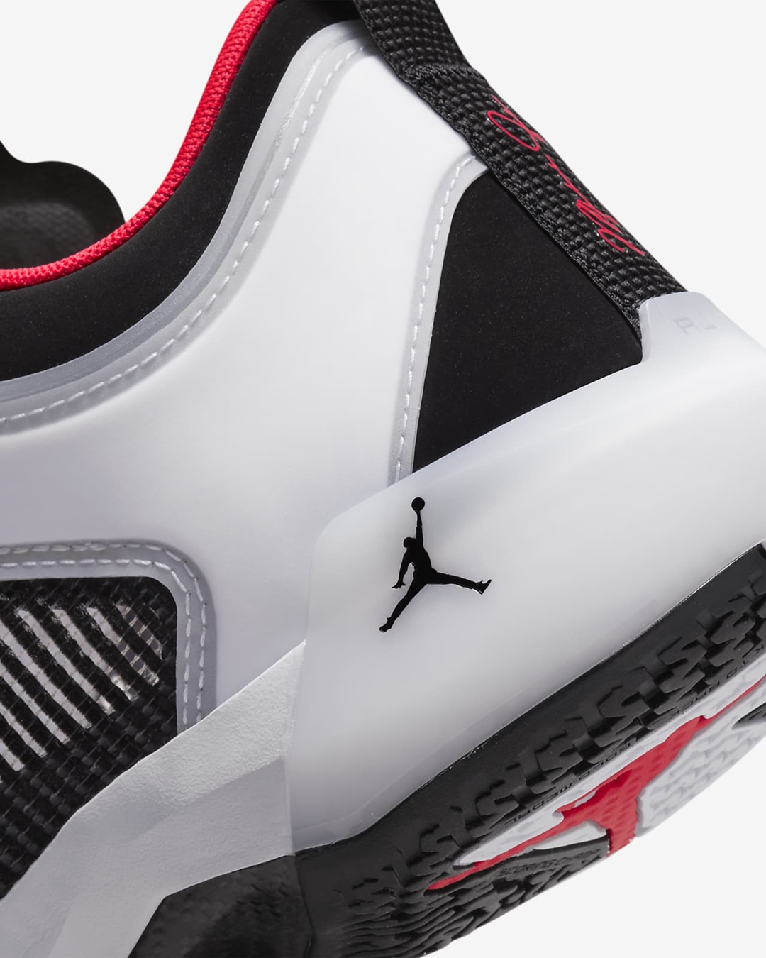 【国内 1/30 発売】ナイキ エア ジョーダン 37 ロー PF “ホワイト/サイレンレッド” (NIKE AIR JORDAN 37 LOW PF “White/Siren Red”) [DQ4123-100]