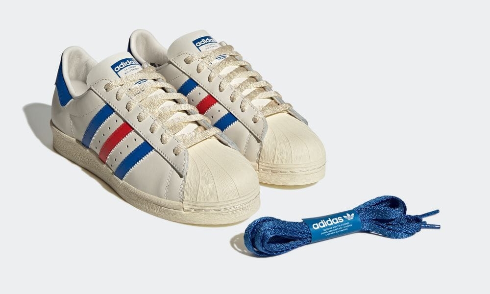 【国内 2/25 発売】アディダス オリジナルス スーパースター 82 “クラウドホワイト/ブルードーン/レッド” (adidas Originals SUPERSTAR 82 “Cloud White/Blue Dawn/Red”) [HQ8876]